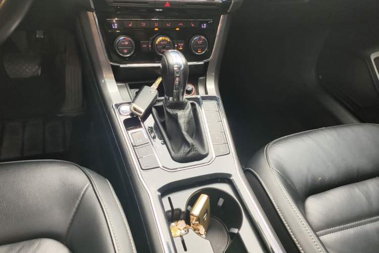 Used Volkswagen Passat 2017 330TSI DSG Luxury Edition Gear Lever