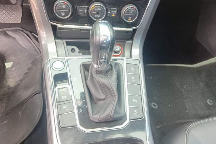Used Volkswagen Passat 2017 330TSI DSG Luxury Edition Gear Lever