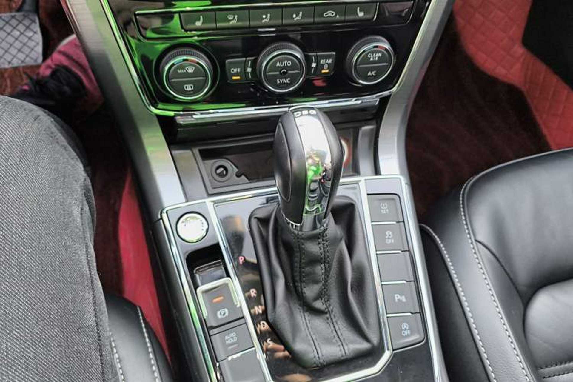 Used Volkswagen Passat 2017 330TSI DSG Luxury Edition Gear Lever