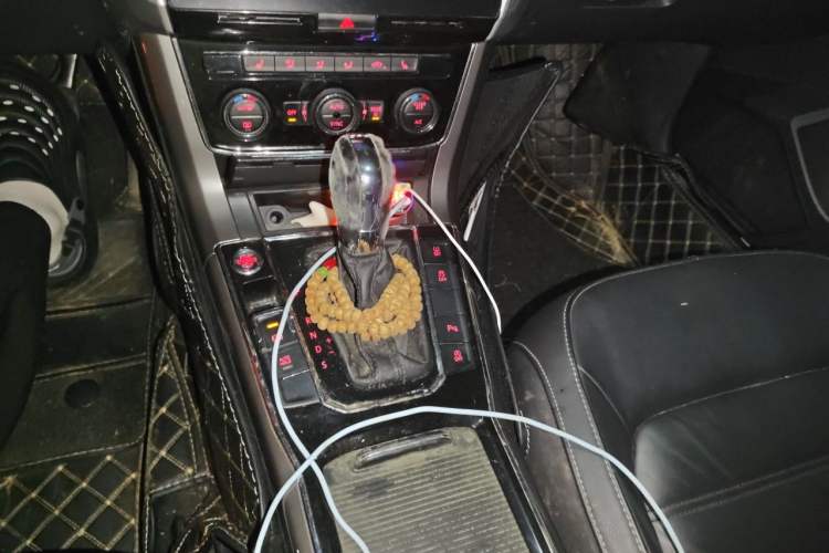 Used Volkswagen Passat 2017 330TSI DSG Luxury Edition Gear Lever