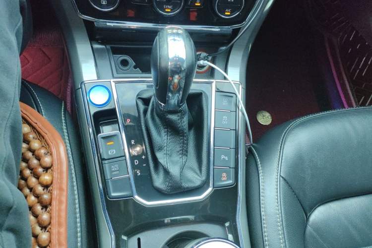 Used Volkswagen Passat 2017 330TSI DSG Luxury Edition Gear Lever
