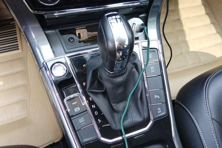 Used Volkswagen Passat 2017 330TSI DSG Luxury Edition Gear Lever