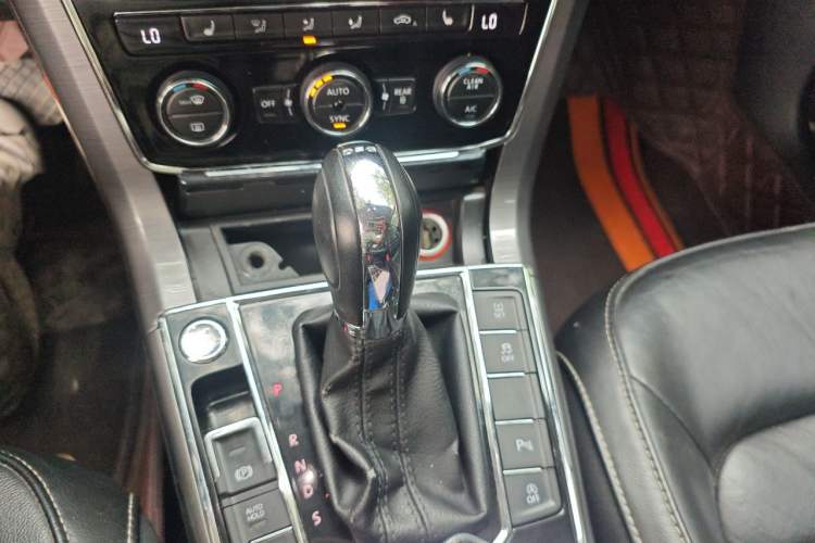 Used Volkswagen Passat 2017 330TSI DSG Luxury Edition Gear Lever