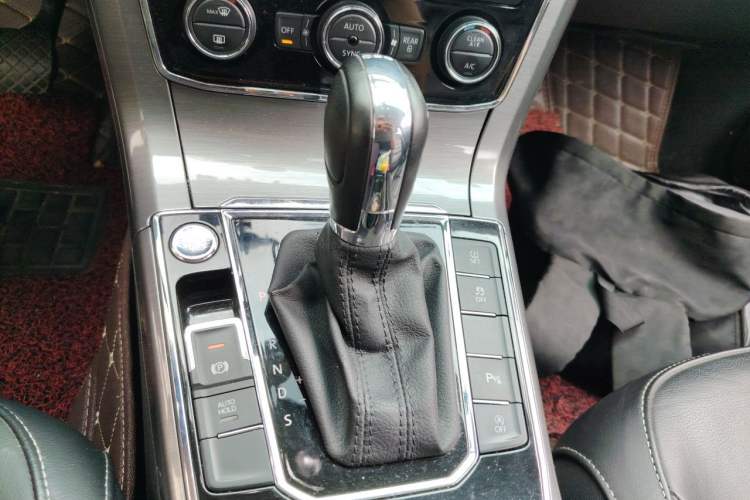 Used Volkswagen Passat 2017 330TSI DSG Luxury Edition Gear Lever