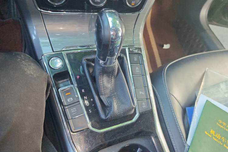 Used Volkswagen Passat 2017 280TSI DSG Luxury Edition Gear Lever