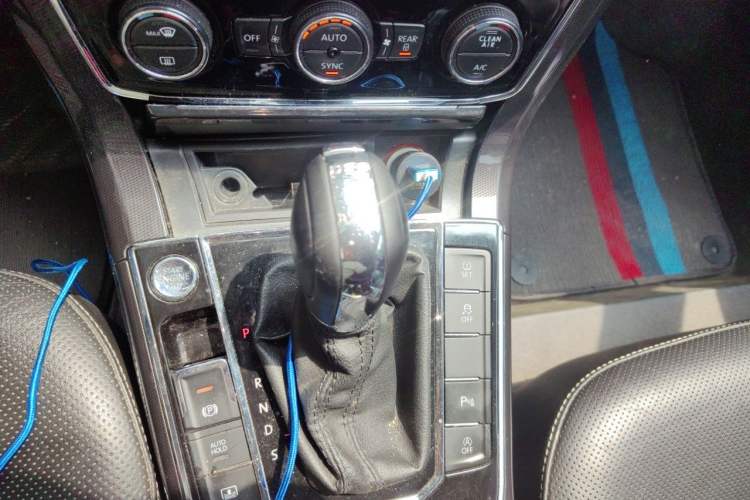 Used Volkswagen Passat 2017 330TSI DSG Luxury Edition Gear Lever