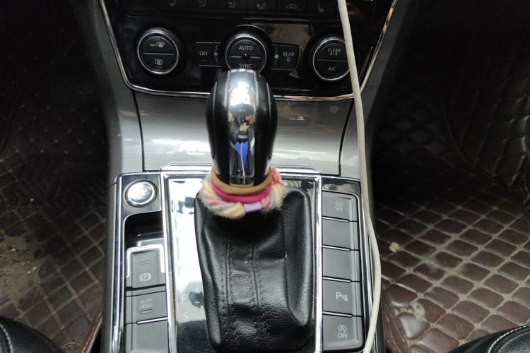 Used Volkswagen Passat 2017 330TSI DSG Luxury Edition Gear Lever