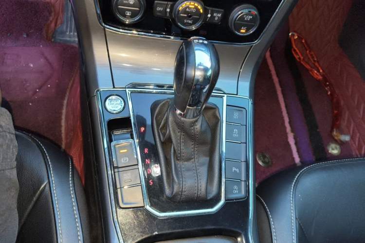 Used Volkswagen Passat 2017 330TSI DSG Luxury Edition Gear Lever