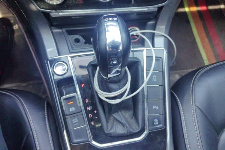 Used Volkswagen Passat 2017 330TSI DSG Luxury Edition Gear Lever