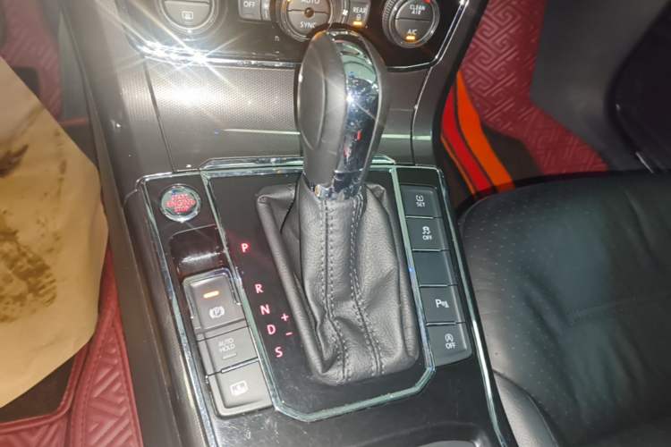 Used Volkswagen Passat 2017 330TSI DSG Prestige Edition Gear Lever