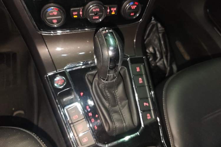 Used Volkswagen Passat 2017 330TSI DSG Prestige Edition Gear Lever