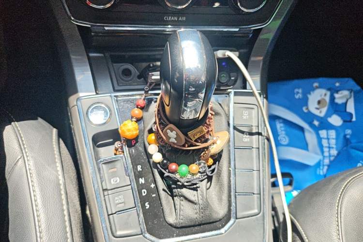 Used Volkswagen Passat 2017 330TSI DSG Luxury Edition Gear Lever