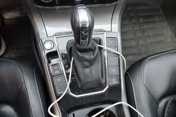 Used Volkswagen Passat 2017 330TSI DSG Luxury Edition Gear Lever