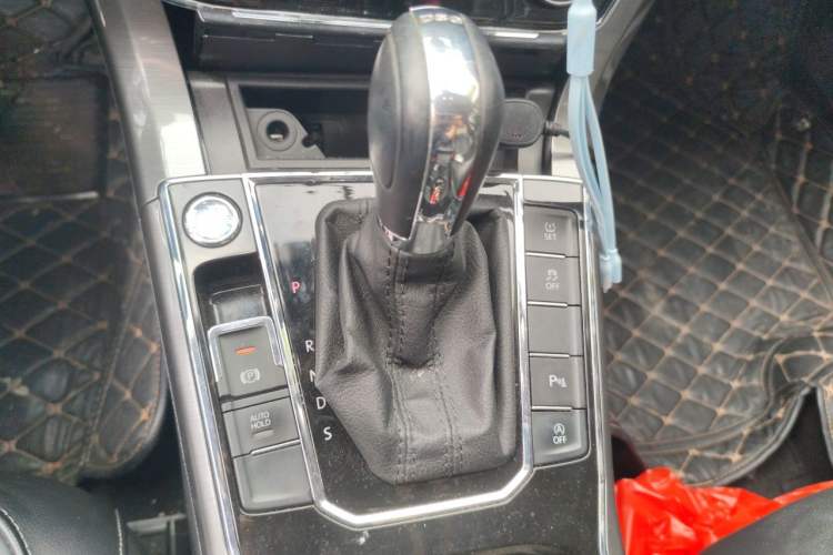 Used Volkswagen Passat 2017 280TSI DSG Luxury Edition Gear Lever