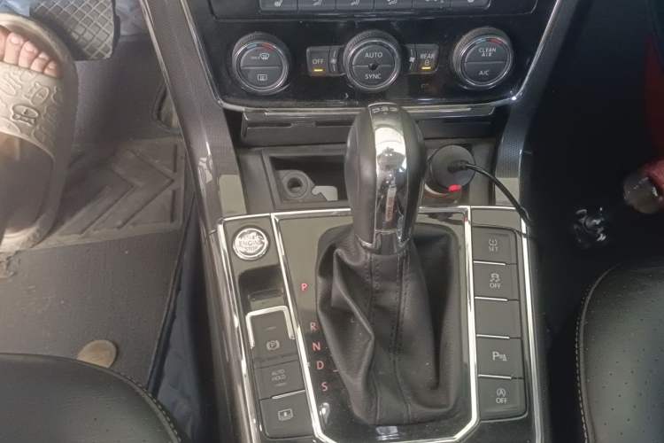 Used Volkswagen Passat 2017 330TSI DSG Prestige Edition Gear Lever