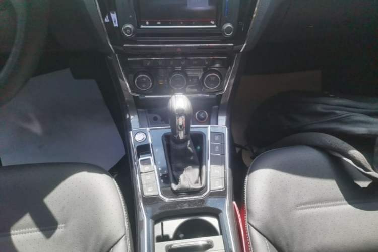 Used Volkswagen Passat 2017 380TSI DSG Prestige Edition Gear Lever