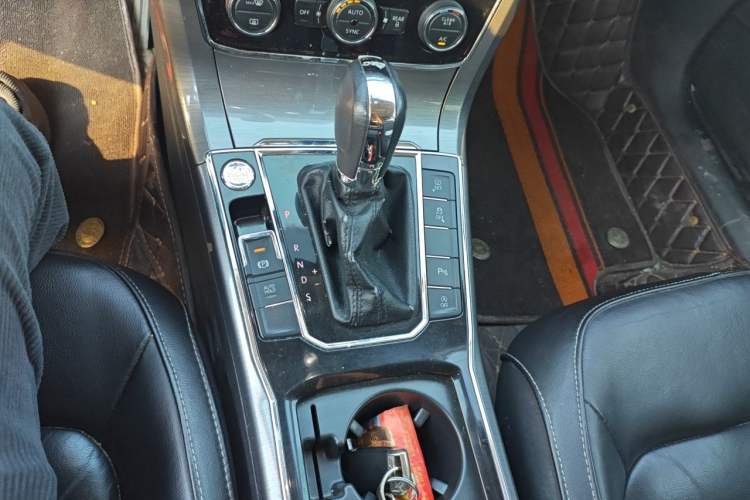 Used Volkswagen Passat 2017 330TSI DSG Luxury Edition Gear Lever