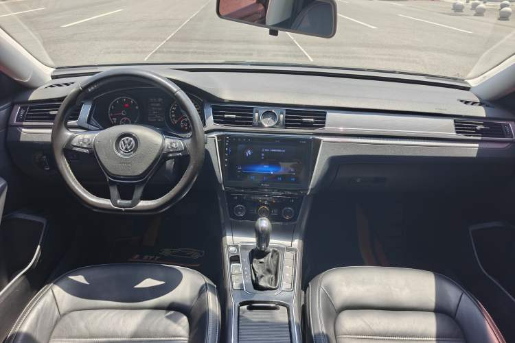 Used Volkswagen Passat 2017 330TSI DSG Luxury Edition Gear Lever
