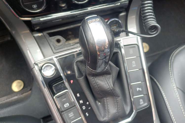 Used Volkswagen Passat 2017 330TSI DSG Luxury Edition Gear Lever
