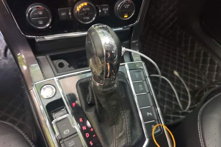 Used Volkswagen Passat 2017 380TSI DSG Prestige Edition Gear Lever