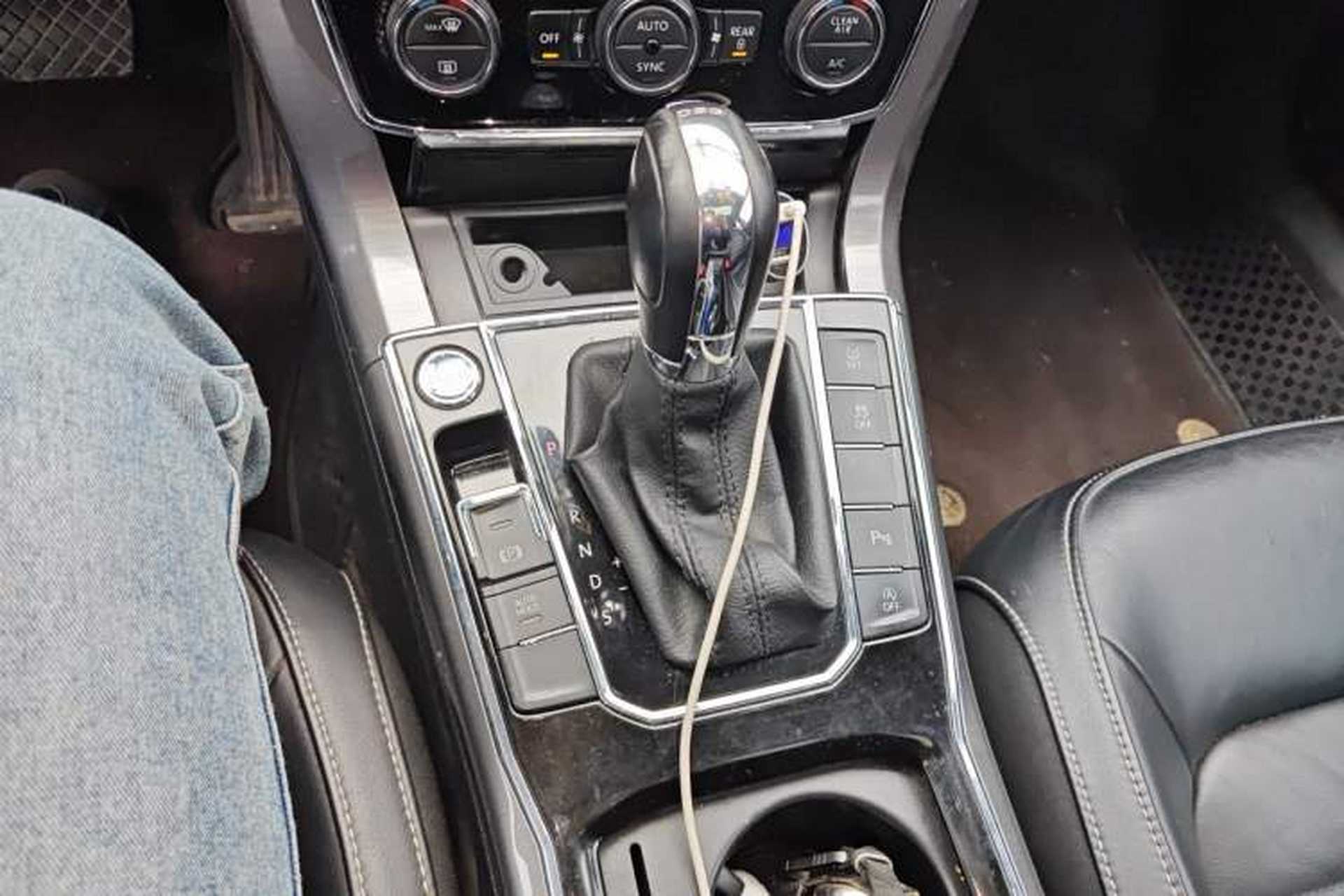 Used Volkswagen Passat 2017 330TSI DSG Luxury Edition Gear Lever