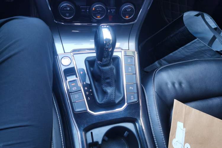 Used Volkswagen Passat 2017 280TSI DSG Luxury Edition Gear Lever