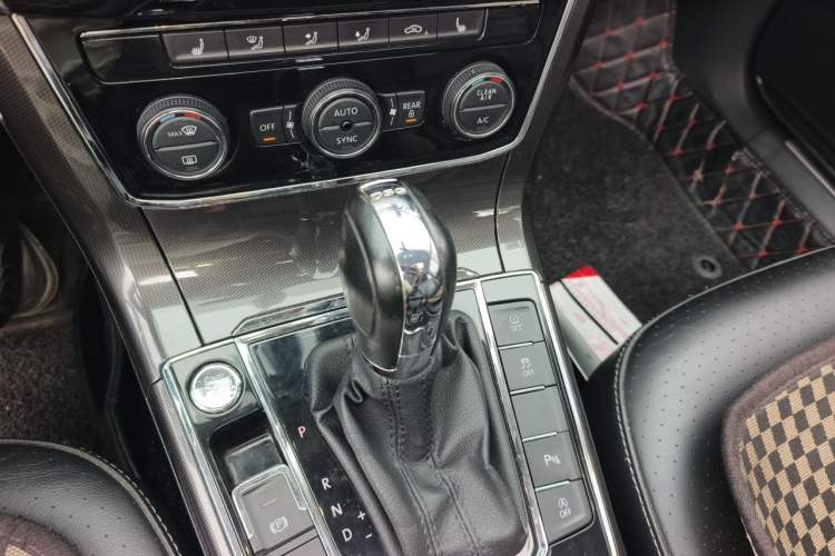 Used Volkswagen Passat 2017 330TSI DSG Prestige Edition Gear Lever