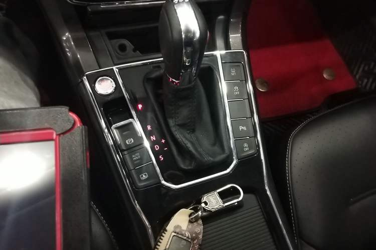 Used Volkswagen Passat 2017 330TSI DSG Prestige Edition Gear Lever
