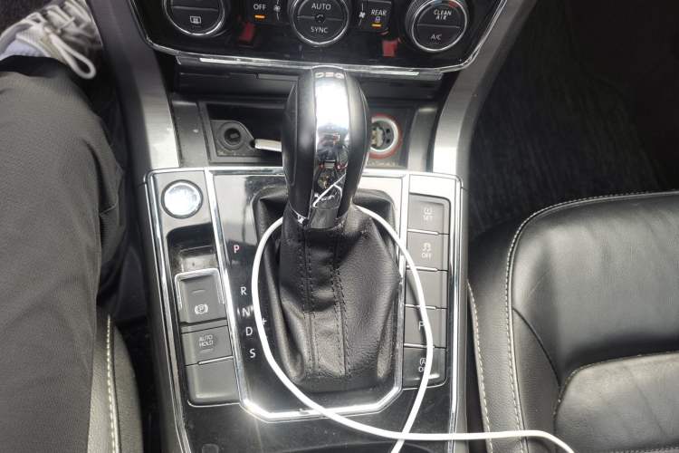 Used Volkswagen Passat 2017 280TSI DSG Luxury Edition Gear Lever