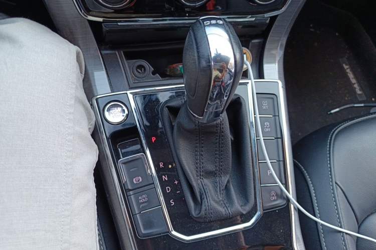 Used Volkswagen Passat 2017 330TSI DSG Luxury Edition Gear Lever