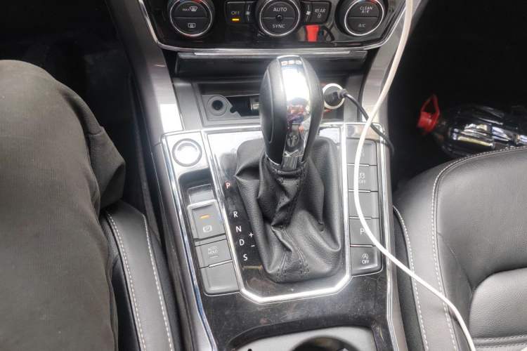 Used Volkswagen Passat 2017 330TSI DSG Luxury Edition Gear Lever