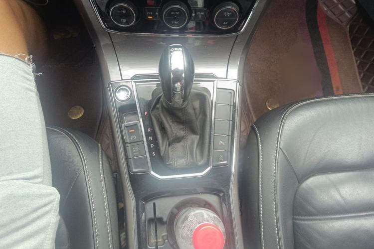 Used Volkswagen Passat 2017 330TSI DSG Luxury Edition Gear Lever