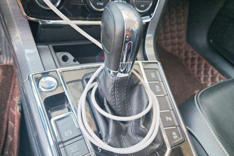 Used Volkswagen Passat 2017 330TSI DSG Luxury Edition Gear Lever
