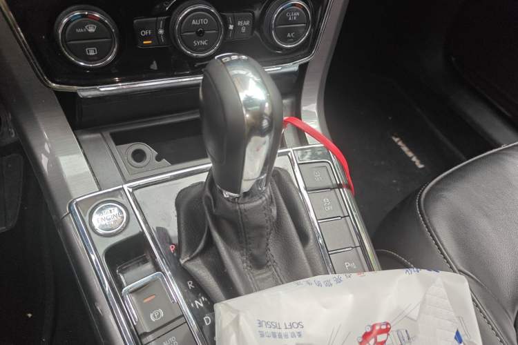 Used Volkswagen Passat 2017 330TSI DSG Luxury Edition Gear Lever