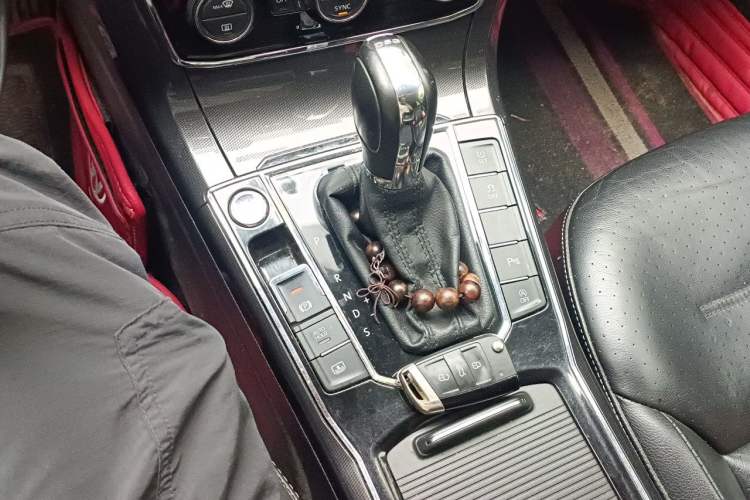 Used Volkswagen Passat 2017 330TSI DSG Prestige Edition Gear Lever