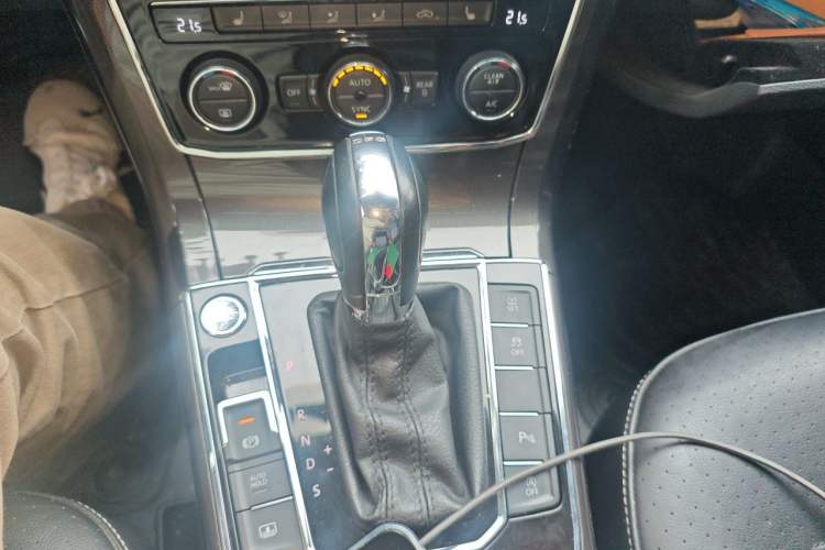 Used Volkswagen Passat 2017 330TSI DSG Prestige Edition Gear Lever