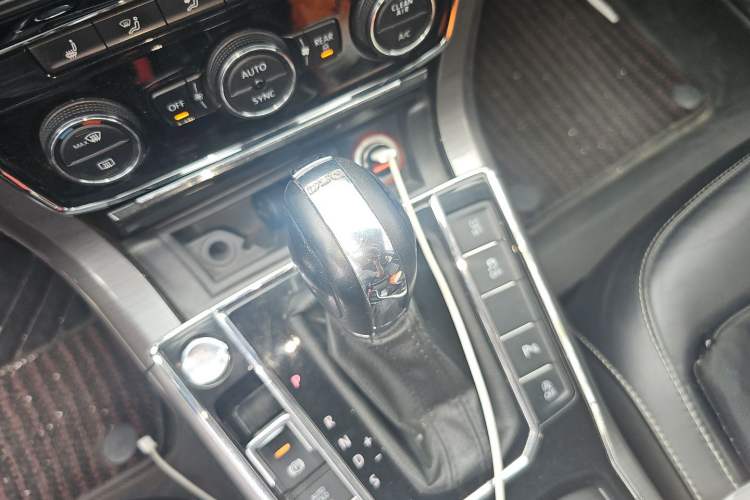 Used Volkswagen Passat 2017 330TSI DSG Luxury Edition Gear Lever