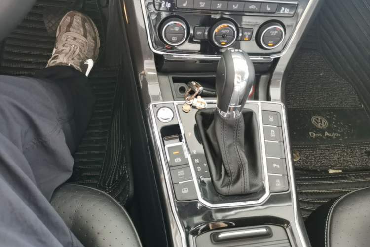Used Volkswagen Passat 2017 330TSI DSG Prestige Edition Gear Lever