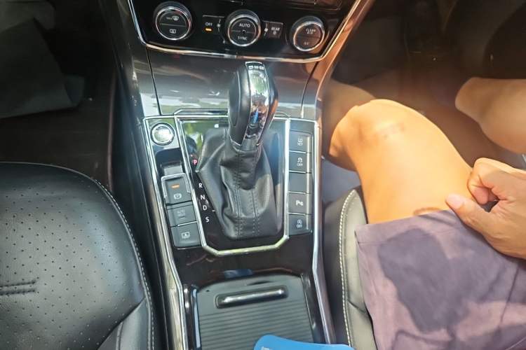 Used Volkswagen Passat 2017 380TSI DSG Prestige Edition Gear Lever