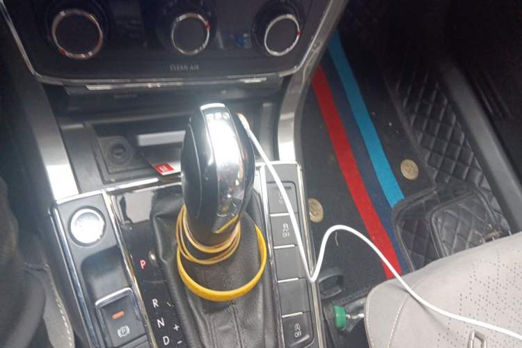 Used Volkswagen Passat 2017 280TSI DSG Luxury Edition Gear Lever