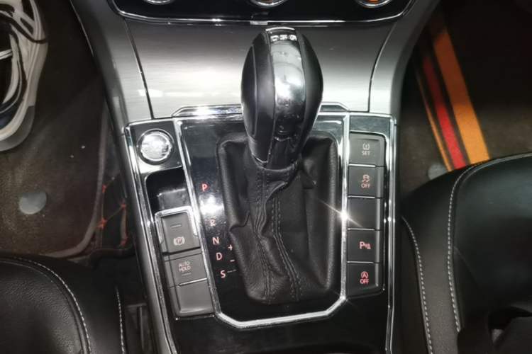 Used Volkswagen Passat 2017 330TSI DSG Luxury Edition Gear Lever