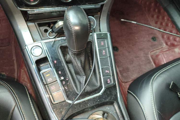 Used Volkswagen Passat 2017 330TSI DSG Luxury Edition Gear Lever