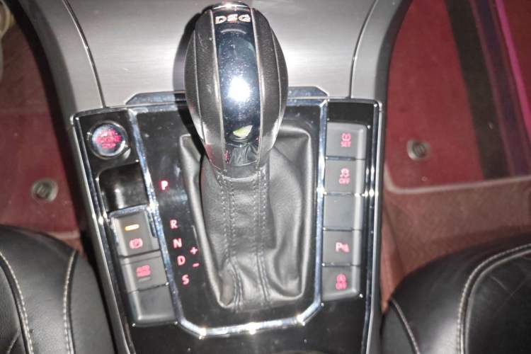 Used Volkswagen Passat 2017 330TSI DSG Luxury Edition Gear Lever