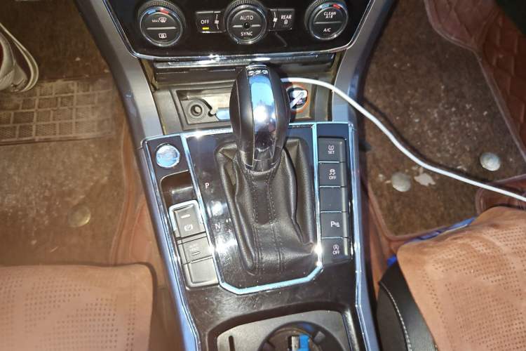 Used Volkswagen Passat 2017 330TSI DSG Luxury Edition Gear Lever