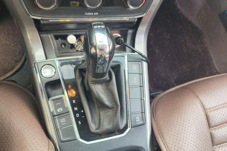 Used Volkswagen Passat 2017 280TSI DSG Luxury Edition Gear Lever