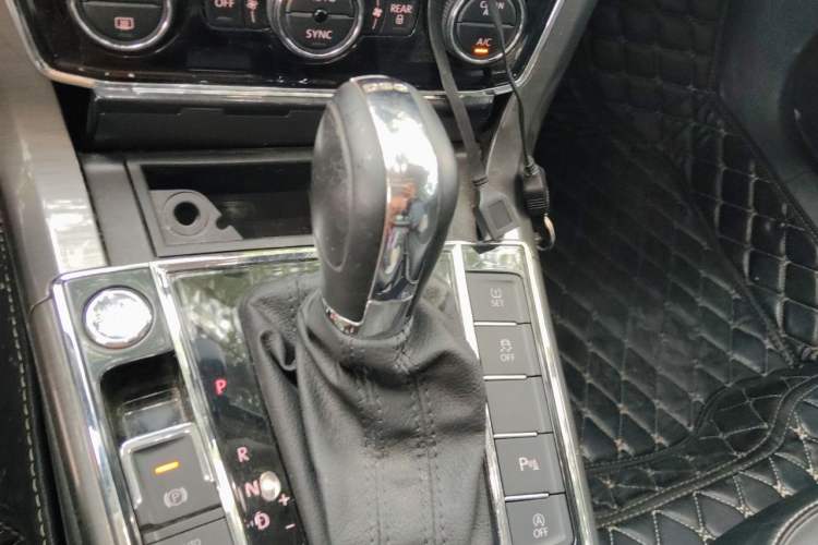Used Volkswagen Passat 2017 330TSI DSG Luxury Edition Gear Lever