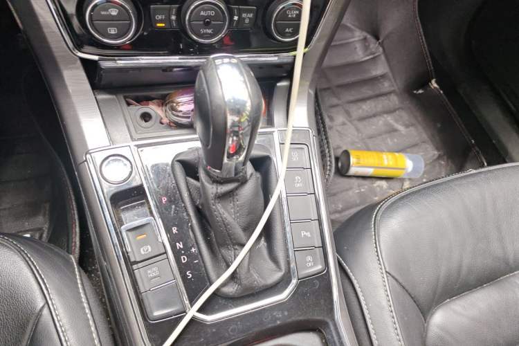 Used Volkswagen Passat 2017 330TSI DSG Luxury Edition Gear Lever
