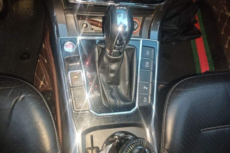Used Volkswagen Passat 2017 330TSI DSG Prestige Edition Gear Lever