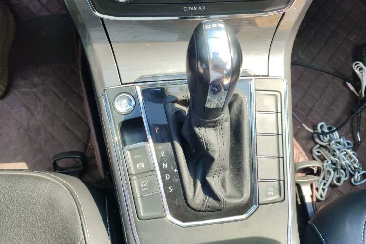 Used Volkswagen Passat 2017 280TSI DSG Luxury Edition Gear Lever