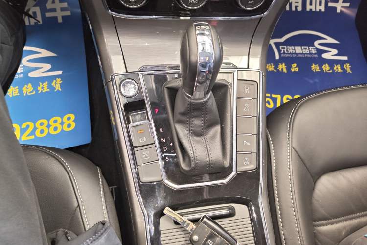Used Volkswagen Passat 2017 330TSI DSG Luxury Edition Gear Lever